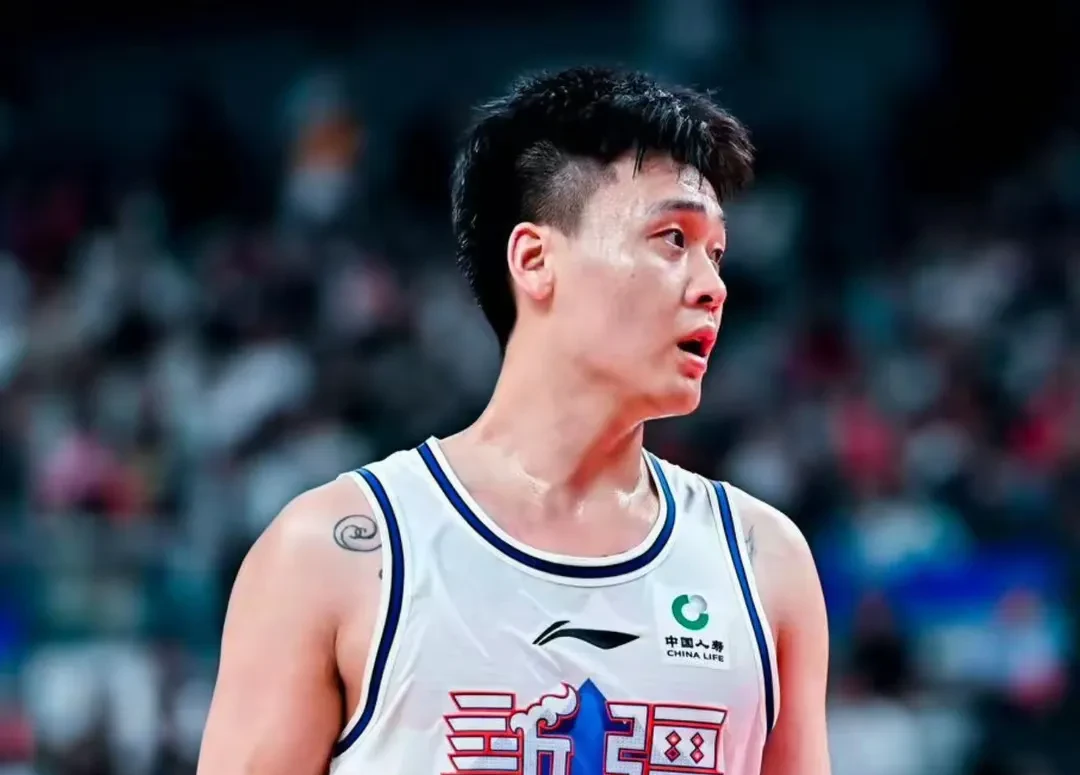 九游会J9官网东海雄鲨队险胜粤西山猫队，马拉松超级杯上演关键失误成转折！传控打穿防线(荒野求生112季完整版)