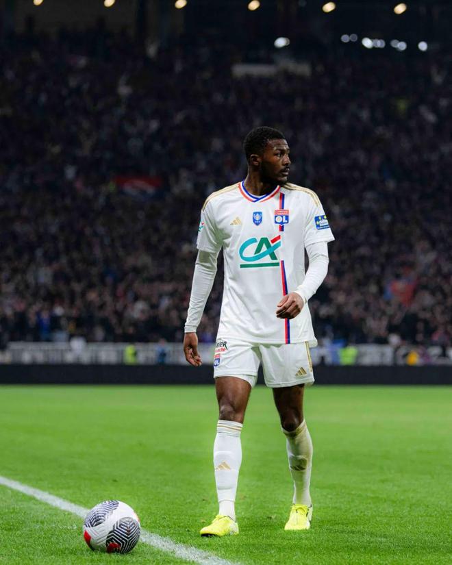 J9九游会官方网站赛地聚焦：法国杯今晨热度飙升；里昂回应争议；气氛紧张；医务组通报恢复的简单介绍